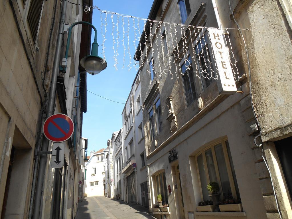 Hotel De Montaulbain ヴェルダン・シュル・ムーズ エクステリア 写真