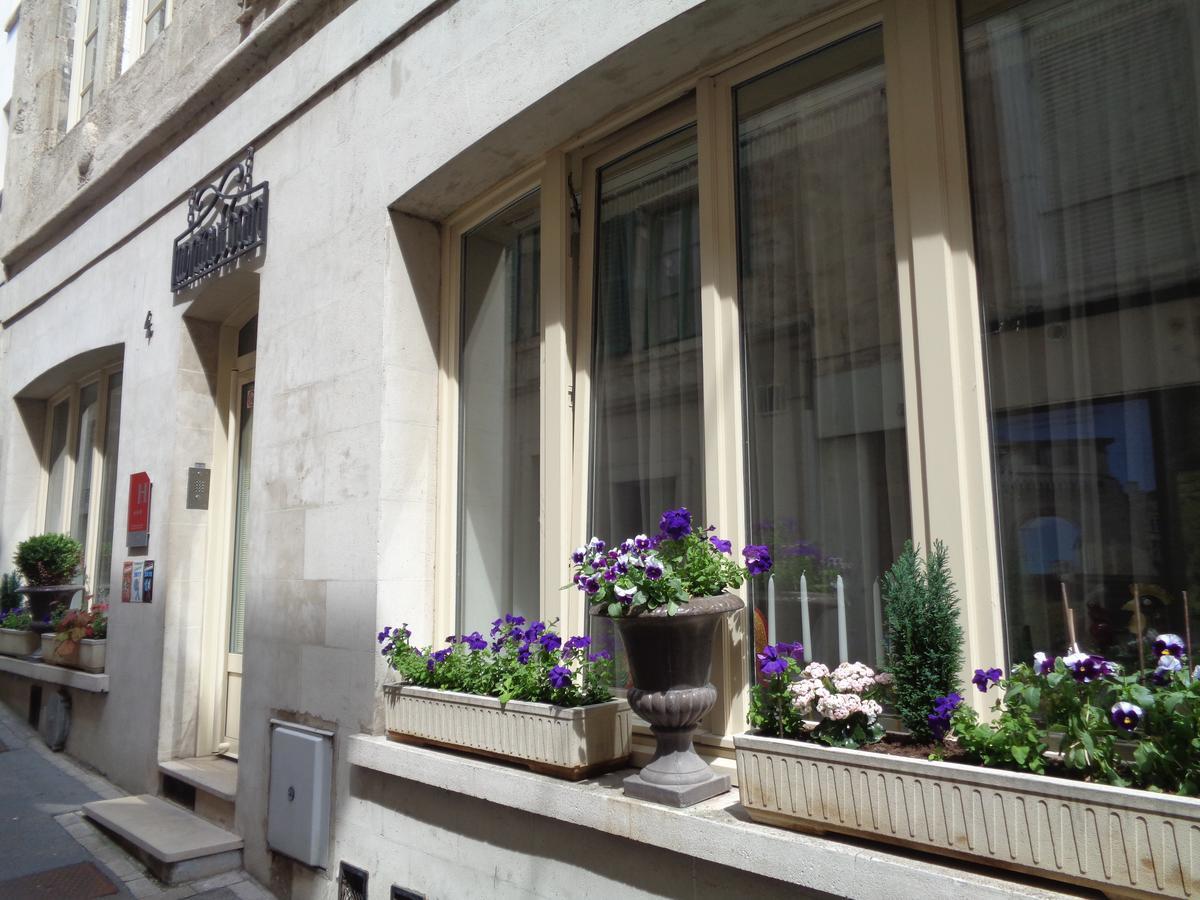 Hotel De Montaulbain ヴェルダン・シュル・ムーズ エクステリア 写真
