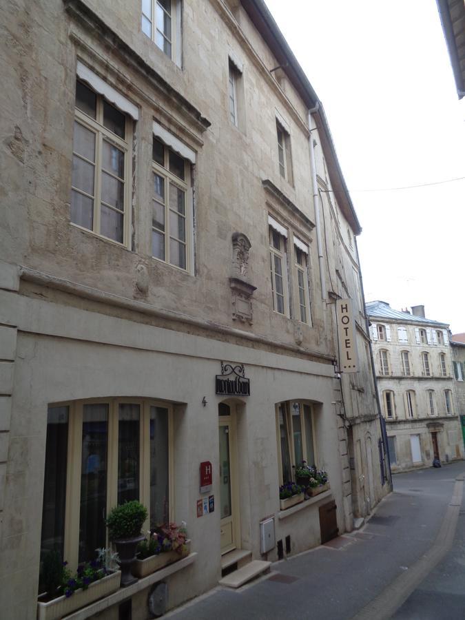 Hotel De Montaulbain ヴェルダン・シュル・ムーズ エクステリア 写真